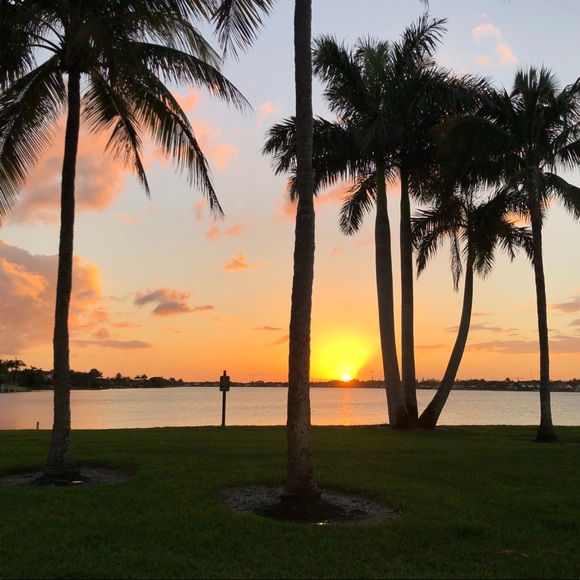 $5 and $10 Spring Sale all different sizes and brands and styles - Picture 2 of 4